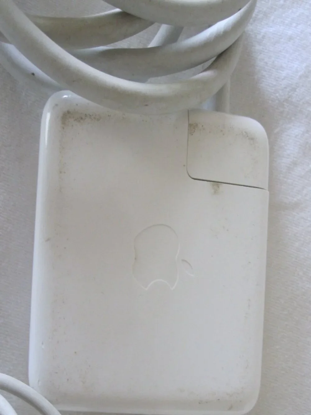 Genuine Apple Power Adapter- Macbook/Magsafe ADP-60AD, 60w